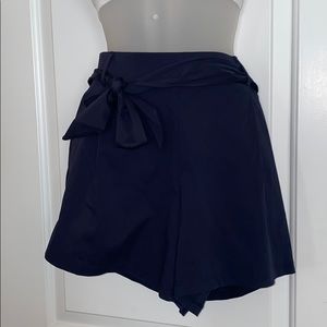 LOFT tie waist shorts size Large